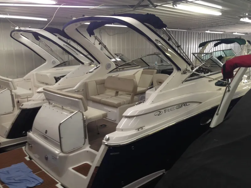 Slide: The Image of Mehrere Regal 2860 Window Express Boote von 2011 in einer Lagerhalle. - 30