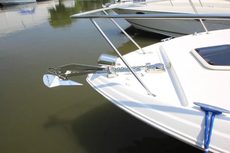 Slide: The Image of Die Regal 2860 Window Express von 2011 liegt im Wasser, mit einem Anker am Bug. - 25