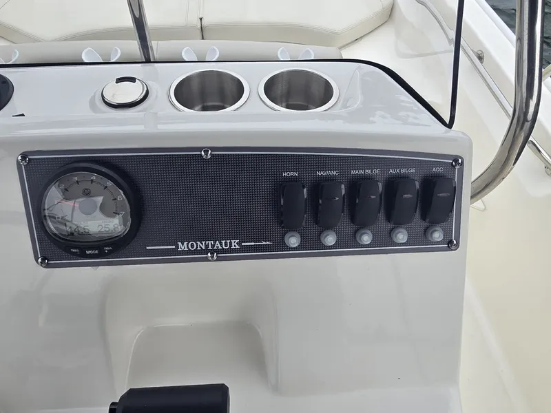 Slide: The Image of Boston Whaler 170 Montauk 2026 - 15