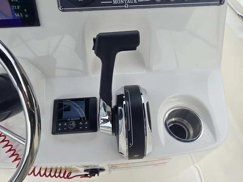 Slide: The Image of Boston Whaler 170 Montauk 2026 - 14