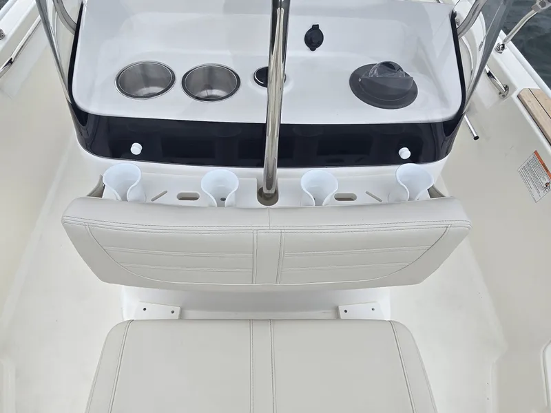 Slide: The Image of Boston Whaler 170 Montauk 2026 - 21