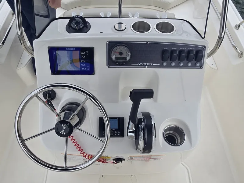 Slide: The Image of Boston Whaler 170 Montauk 2026 - 13