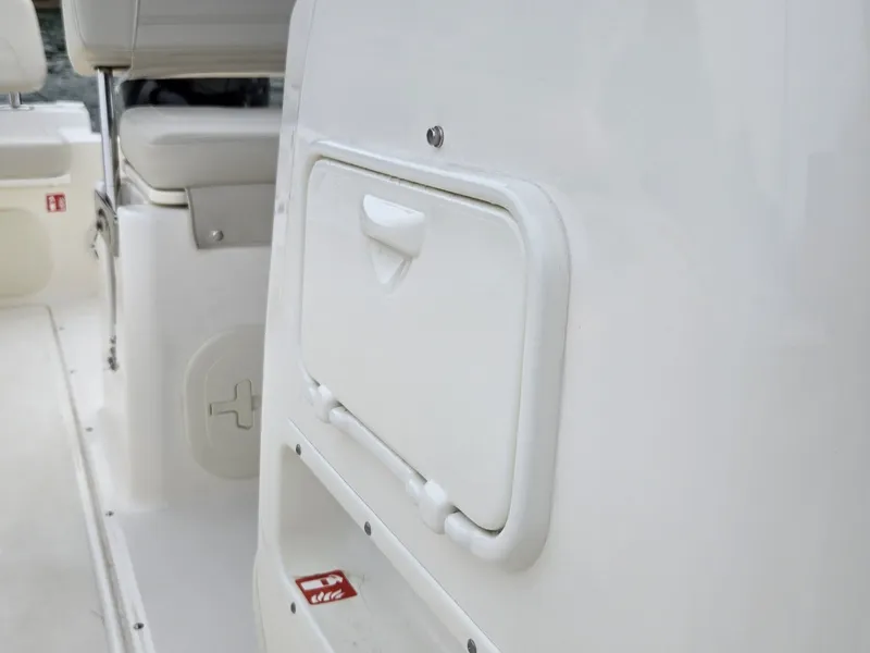 Slide: The Image of Boston Whaler 170 Montauk 2026 - 18