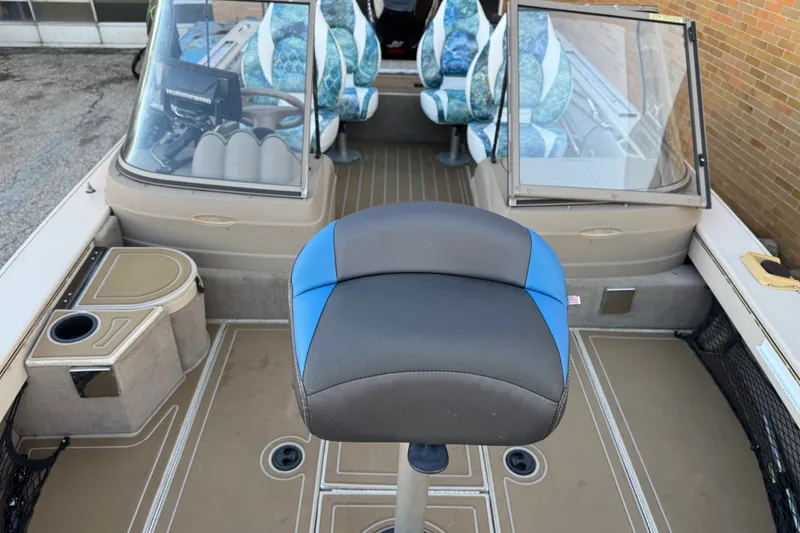 Slide: The Image of 2003 Crestliner Tournament 202 SC boat interior with seating and console details. - 20