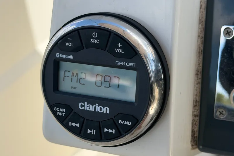 Slide: The Image of Clarion GR10BT radio display on Parker Poland 690 Sport, 2021 model. - 22