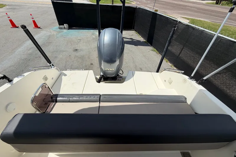 Slide: The Image of Parker Poland 690 Sport 2021 boat with 200 HP engine, rear view. - 69