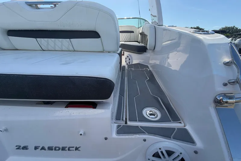 Slide: The Image of Regal 26 FasDeck 2021 Bootsrückseite mit Sitzbereich. - 20