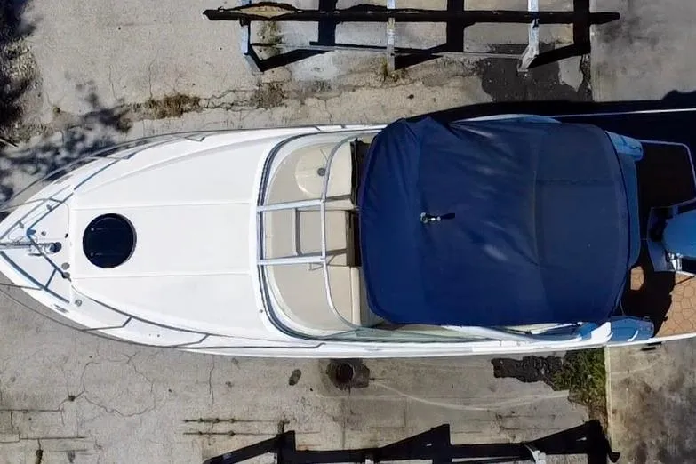 Slide: The Image of Luchtfoto van 2021 Regal 26 XO boot met blauwe hoes. - 19