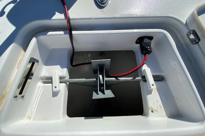 Slide: The Image of Ankerfach des Sportsman Heritage 211 Center Console 2021. - 33
