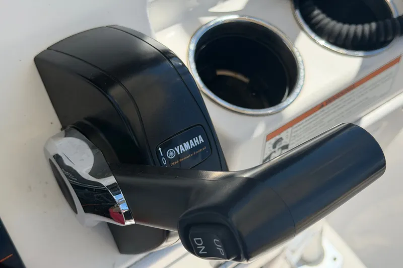 Slide: The Image of Throttle control on 2021 Sportsman Heritage 211 Center Console boat. - 28