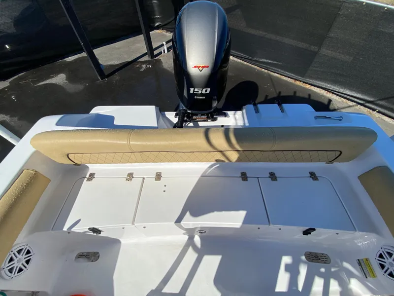 Slide: The Image of Sportsman Heritage 211 Center Console 2021 with Yamaha 150 HP engine. - 40