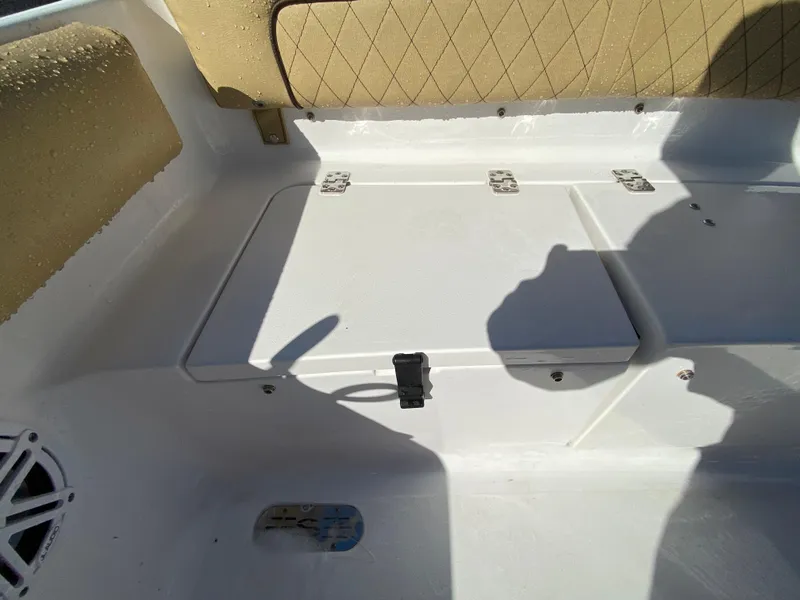 Slide: The Image of Intérieur d'un bateau Sportsman Heritage 211 Center Console 2021. - 41