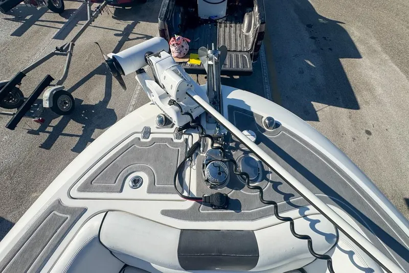 Slide: The Image of 2021 Wellcraft 262 Fisherman boat with trolling motor, viewed from above. - 91