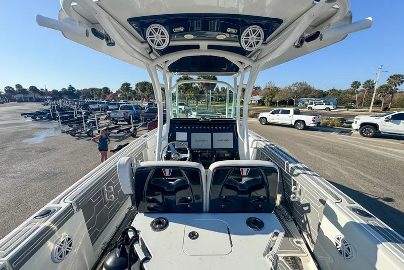 Slide: The Image of 2021 Wellcraft 262 Fisherman boat interior with dual Garmin displays at a sunny marina. - 43