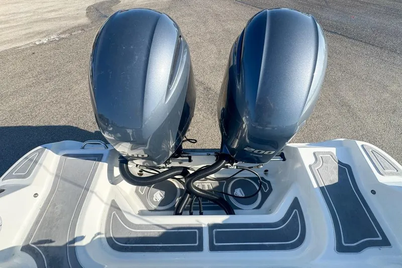 Slide: The Image of 2021 Wellcraft 262 Fisherman boat with dual 200 horsepower engines, rear view. - 25