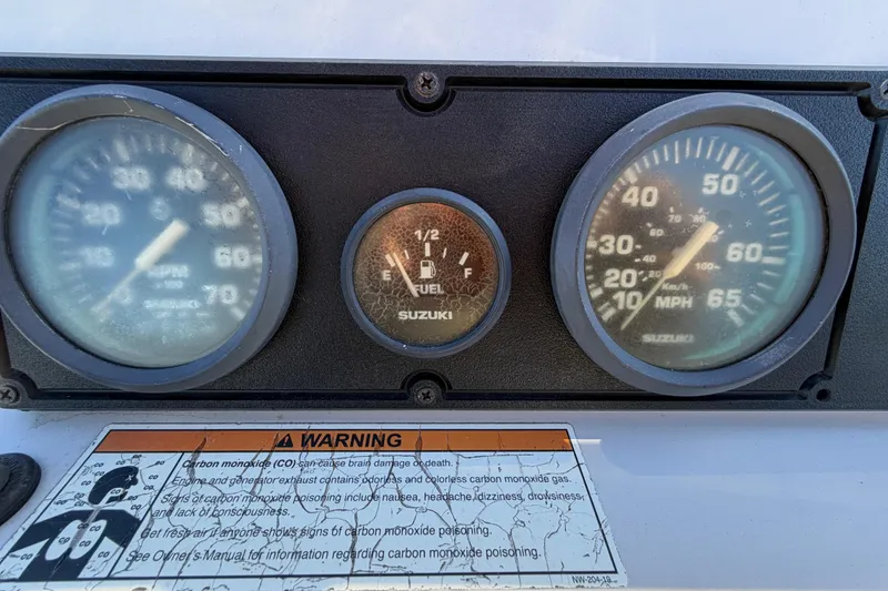 Slide: The Image of Dashboard van 2020 Blazer Bay 2200 Fisherman met meters. - 19