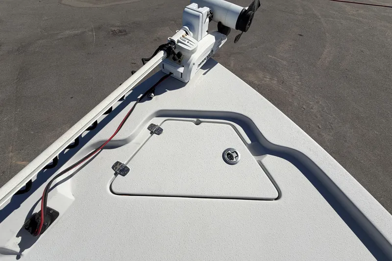 Slide: The Image of Blazer Bay 2200 Fisherman 2020 avec moteur avant et trappe de rangement. - 41