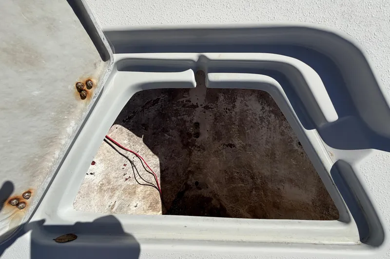 Slide: The Image of Offener Stauraum im Blazer Bay 2200 Fisherman Boot, Baujahr 2020. - 43
