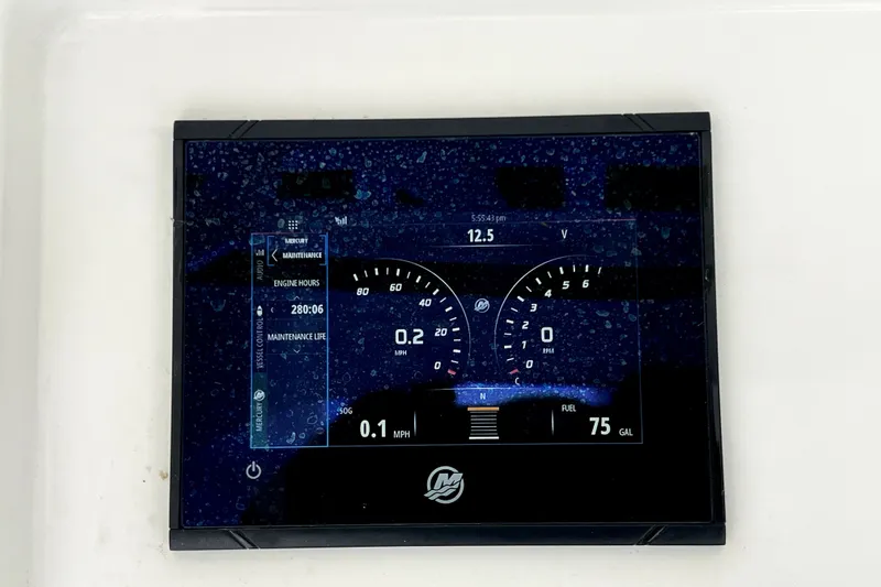 Slide: The Image of Tableau de bord numérique avec compteur de vitesse et jauge de carburant. - 33