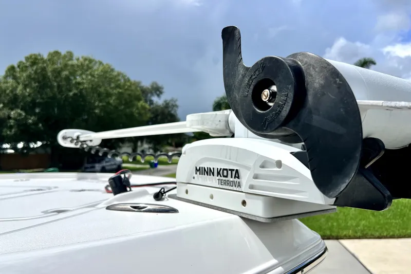 Slide: The Image of Minn Kota Terrova trolling motor on 2020 Caymas 26 HB boat, outdoors. - 17