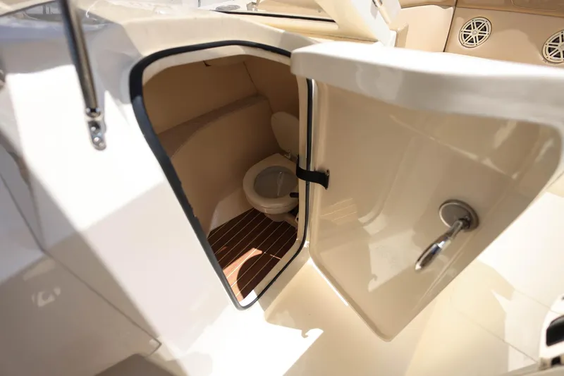 Slide: The Image of Vue intérieure d'une toilette de bateau avec sol en bois et porte ouverte. - 18