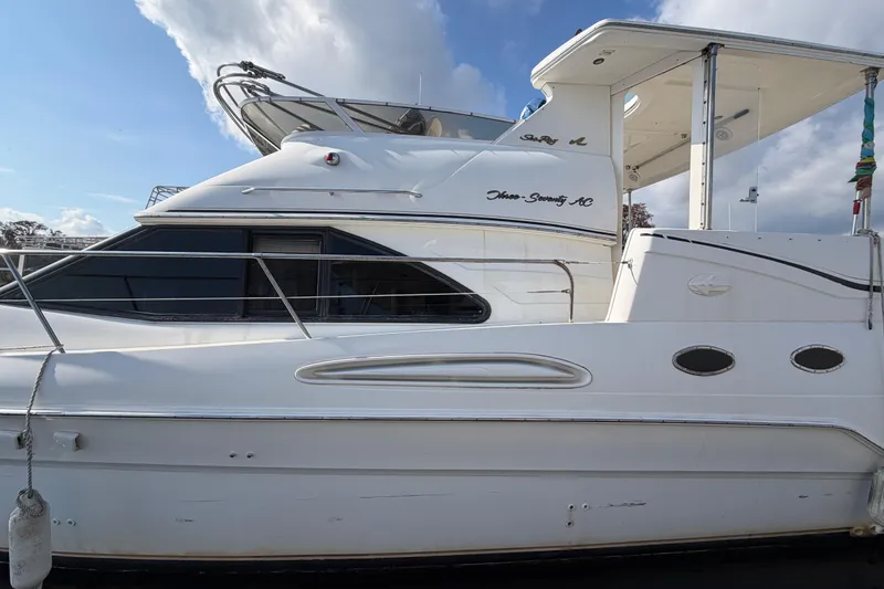 Slide: The Image of Yate Sea Ray 370 Aft Cabin 1997 atracado en el puerto. - 5