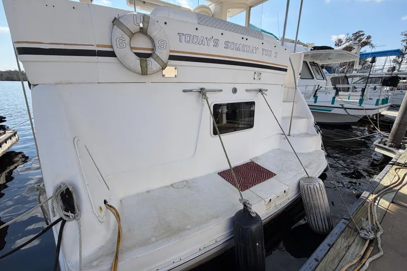 Slide: The Image of Sea Ray 370 Aft Cabin 1997 atracado en el muelle. - 7