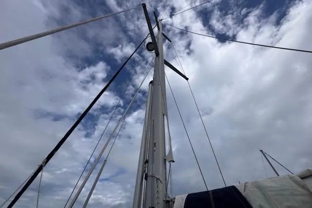 Slide: The Image of Mast of 1996 Beneteau 50 sailboat against a cloudy sky. - 18