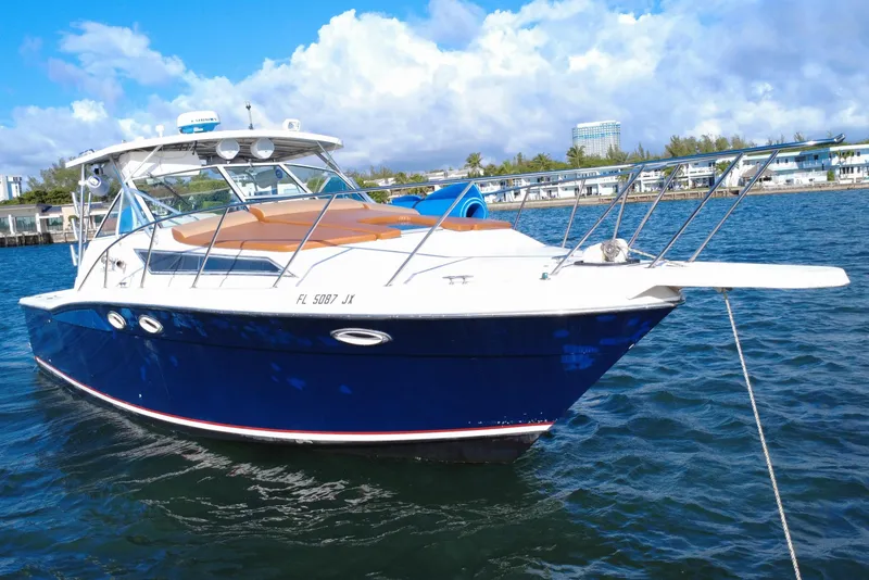 Slide: The Image of Barca Wellcraft 330 Coastal 1996 su acque calme. - 3