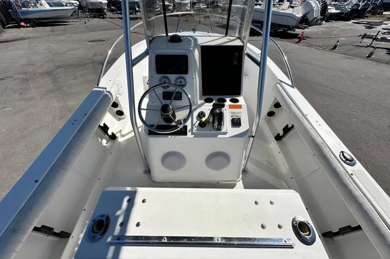 Slide: The Image of Interieur van een 1993 Hydra-Sports Bay Bolt 1900 boot. - 15