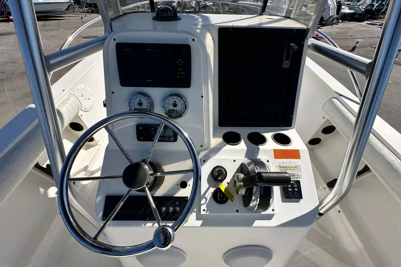 Slide: The Image of Consola de control de un barco Hydra-Sports Bay Bolt 1900 de 1993. - 17