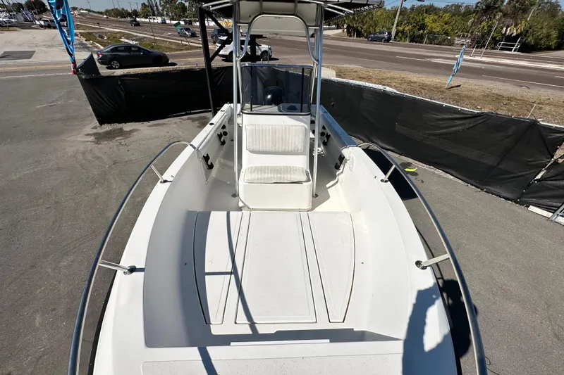 Slide: The Image of Vista interior del barco Hydra-Sports Bay Bolt 1900 de 1993. - 48