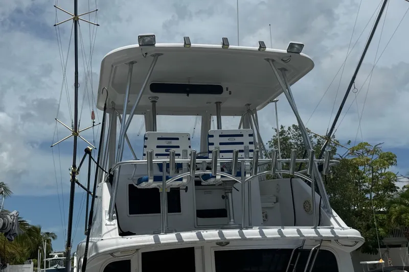 Slide: The Image of Das Bild zeigt das obere Deck einer Ocean Yachts 35 Super Sport von 1991 mit zwei Sitzen. - 7