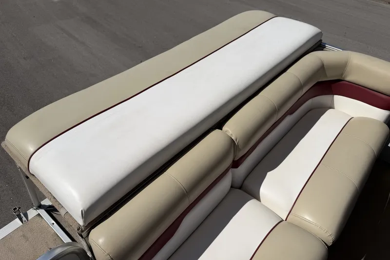 Slide: The Image of 1997 SUNTRACKER Party Barge 21 boat seating with beige and white upholstery. - 16