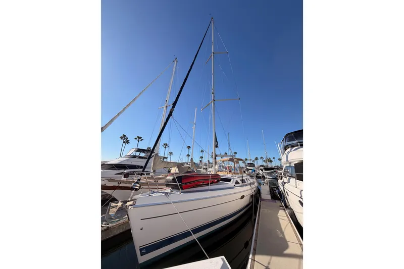 Slide: The Image of Sailboat Hunter Passage 456, 2005 model, docked at marina under clear blue sky. - 5