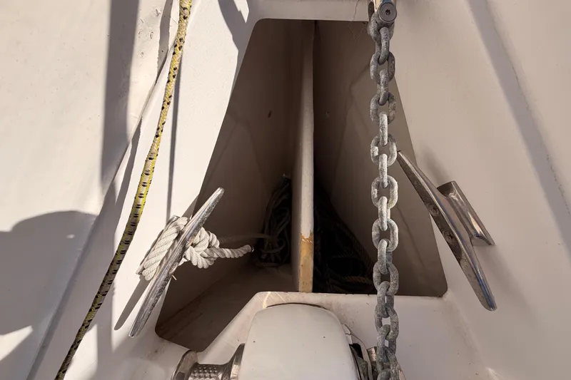 Slide: The Image of Anchor chain and ropes on 2005 Hunter Passage 456 sailboat deck. - 19
