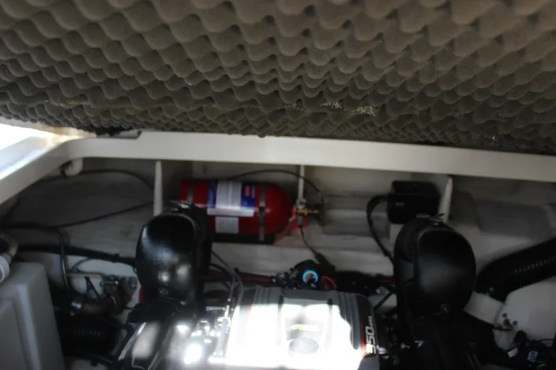 Slide: The Image of Engine compartment of 2012 Sea Ray Sundancer 280 with fire extinguisher and insulation. - 39