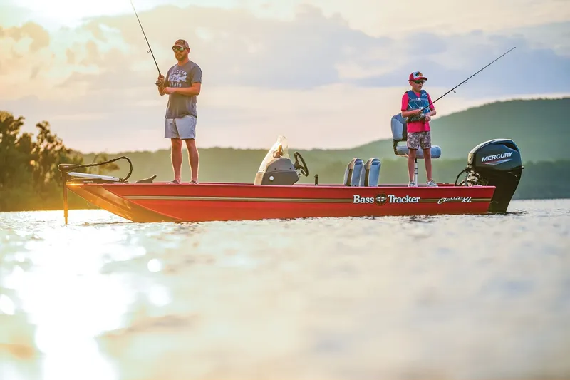 Slide: The Image of Tracker Bass Tracker Classic XL 2027 - 24
