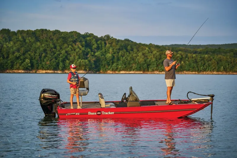 Slide: The Image of Tracker Bass Tracker Classic XL 2027 - 26