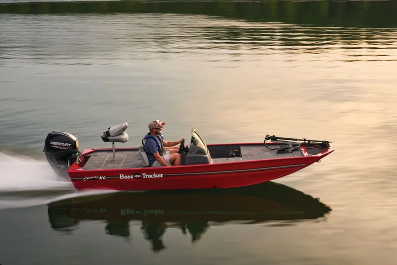 Slide: The Image of Tracker Bass Tracker Classic XL 2027 - 29