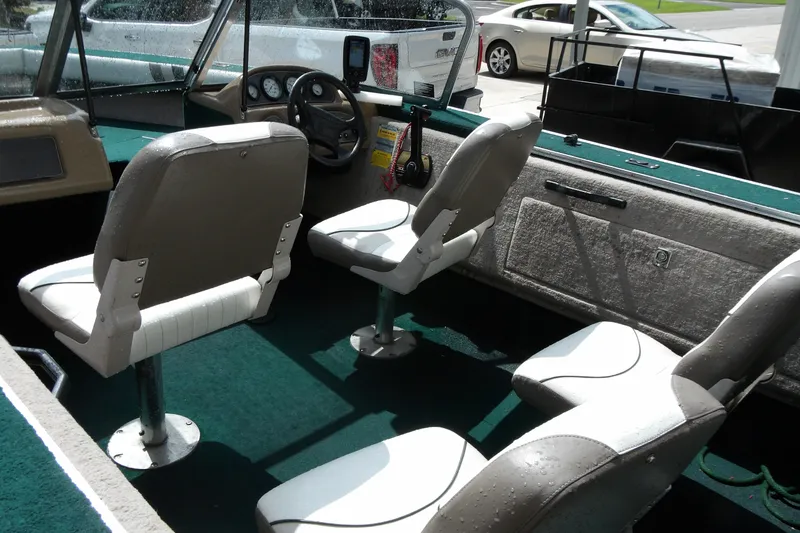 Slide: The Image of Interior of a 2000 Starcraft C-Star 170 DC boat with seating and dashboard. - 15
