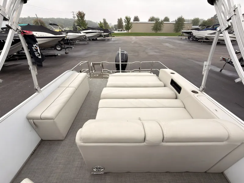 Slide: The Image of The image shows the spacious deck of a Sylvan Mirage 8524 DL pontoon boat with beige seating. - 40