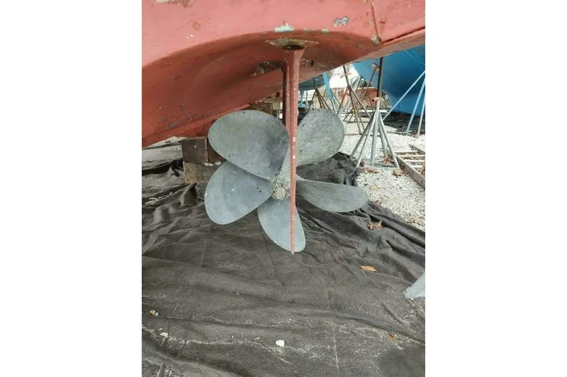 Slide: The Image of Propeller of 1996 Grand Banks Eastbay 40 Flybridge on dry dock. - 96