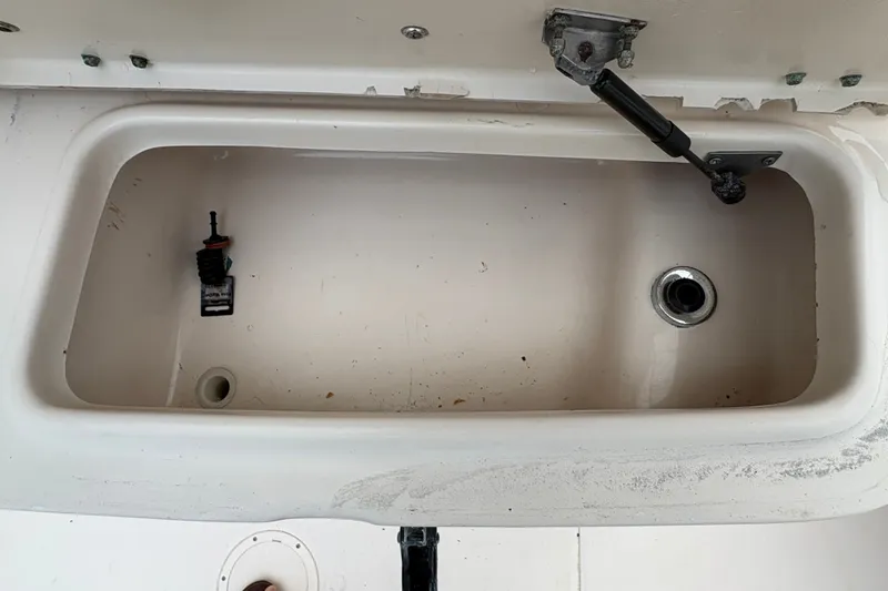 Slide: The Image of Livewell compartment on a 2004 Grady White Bimini 306 boat. - 22