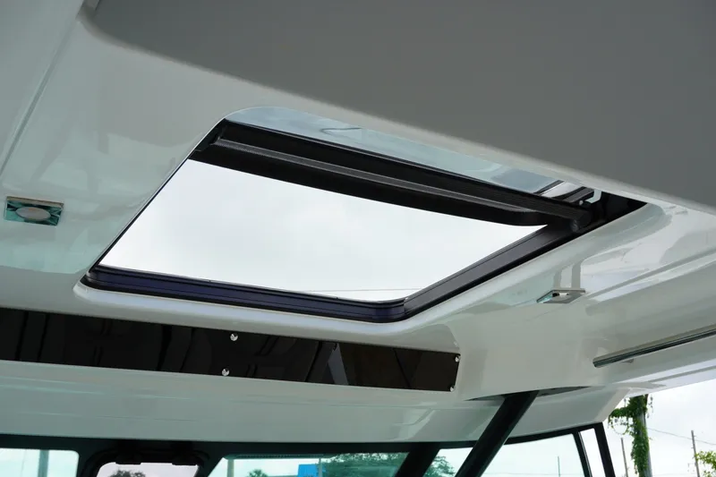 Slide: The Image of 2027 Jeanneau Leader 10.5 WA Series 2 boat sunroof detail. - 23