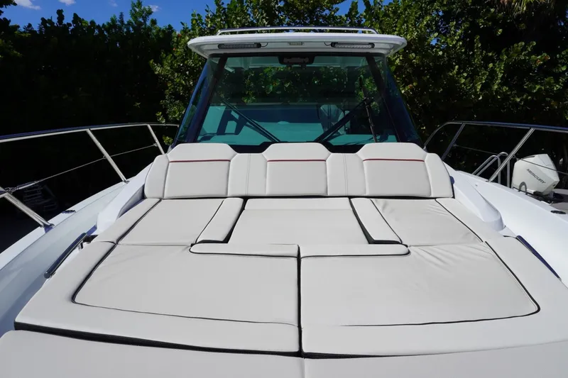 Slide: The Image of 2027 Jeanneau Leader 10.5 WA Series 2 boat with spacious sunbathing deck. - 29
