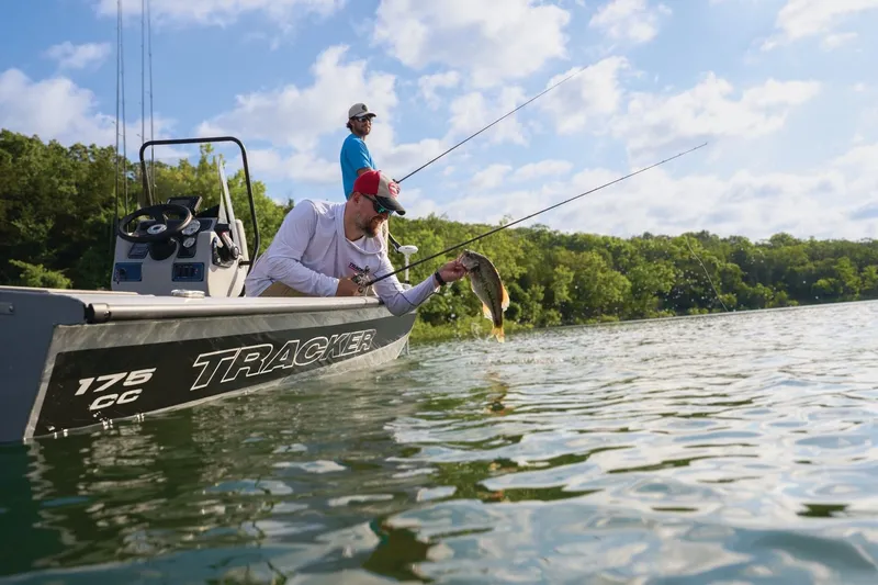 Slide: The Image of Tracker Bass Tracker 175 CC 2027 - 31