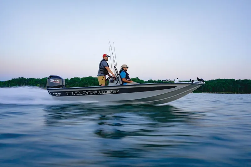 Slide: The Image of Tracker Bass Tracker 175 CC 2027 - 22