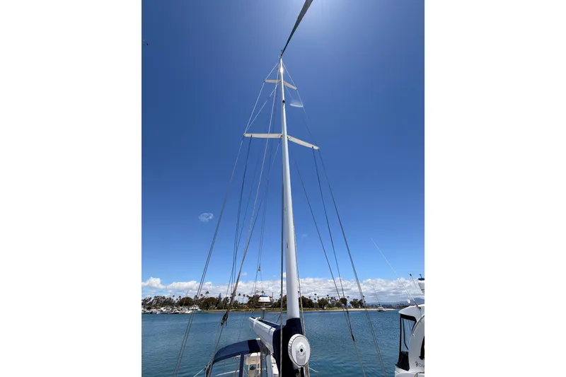 Slide: The Image of Mast of 2002 Sabre 362 sailboat against clear blue sky and calm waters. - 22