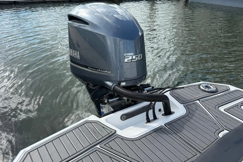 Slide: The Image of Outboard motor on 2017 Monterey M-45 boat, Yamaha 250 four-stroke engine. - 9